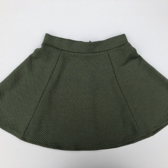 H&M Dresses & Skirts - H&M Skater Skirt